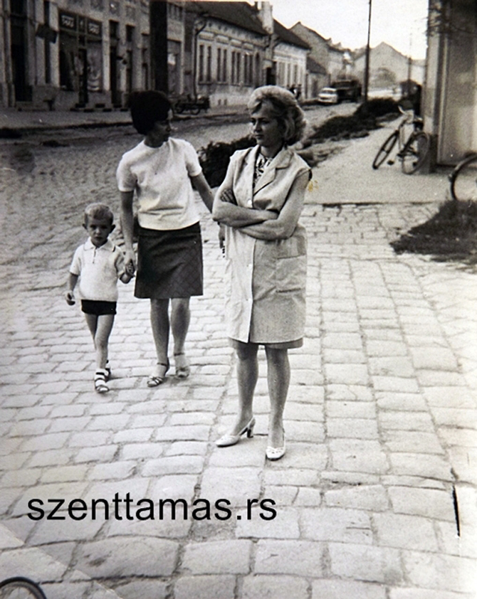 A Zmaj utca és a káposztás utca sarka